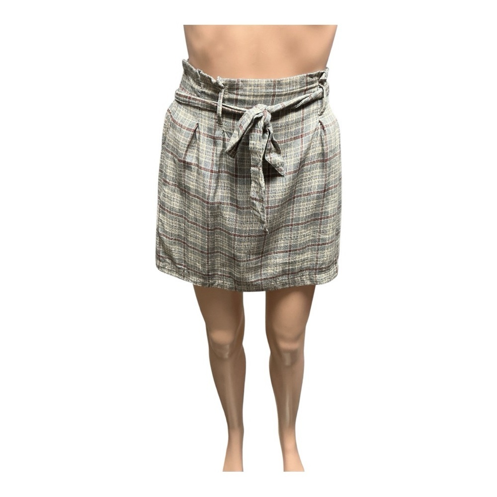 American Eagle Outfitters - EC - Gray and White Mini Skirt with Belted Front